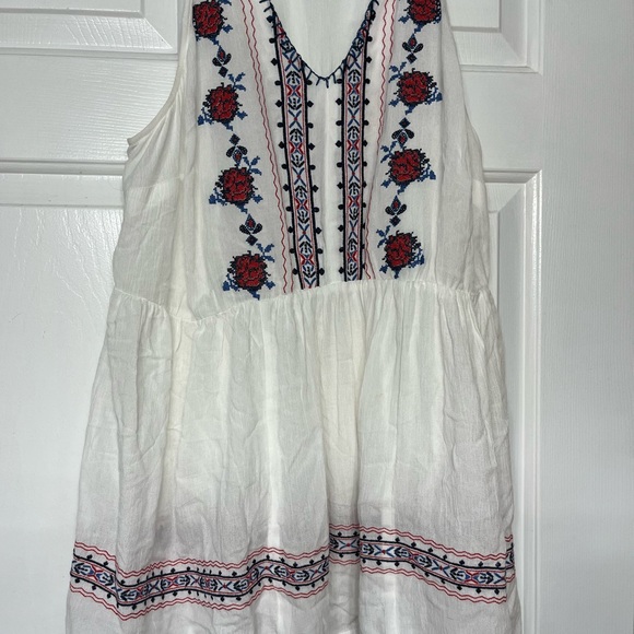 TORRID LIGHT AND BREEZY SLEEVELESS SHIRT - Picture 2 of 3